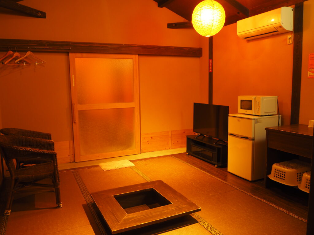 連れでも快適に過ごせる「天空」のエアコン・トイレ完備の個室